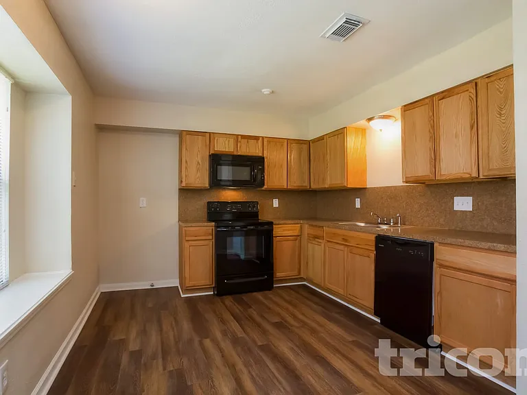 12211 Haroldson Forest Dr — Photo 5