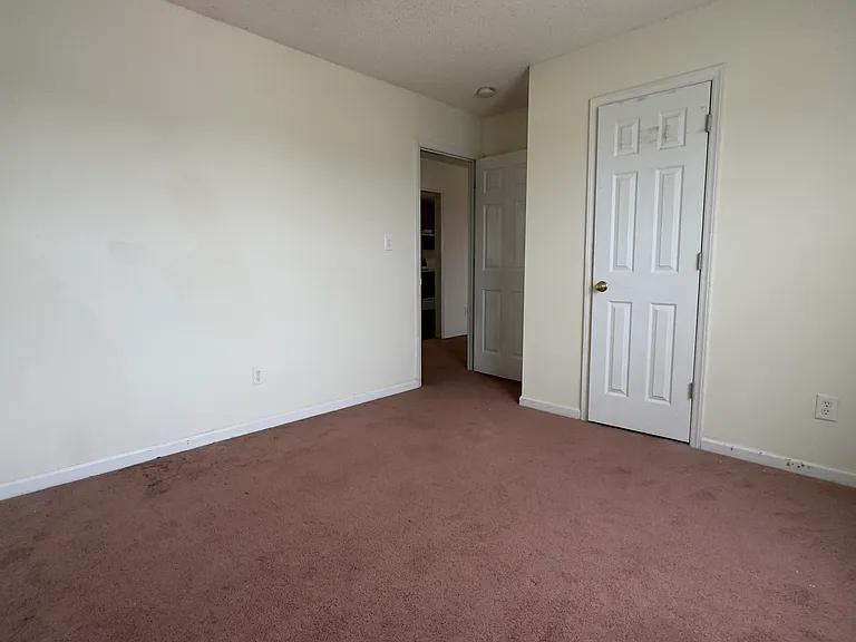 421 Barn View Ct — Photo 14