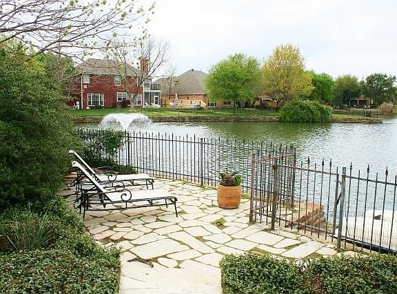 3rd image of 825 Greenway Dr