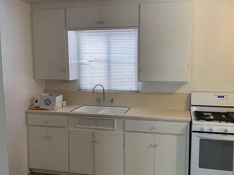 4127 Louisiana St — Photo 2
