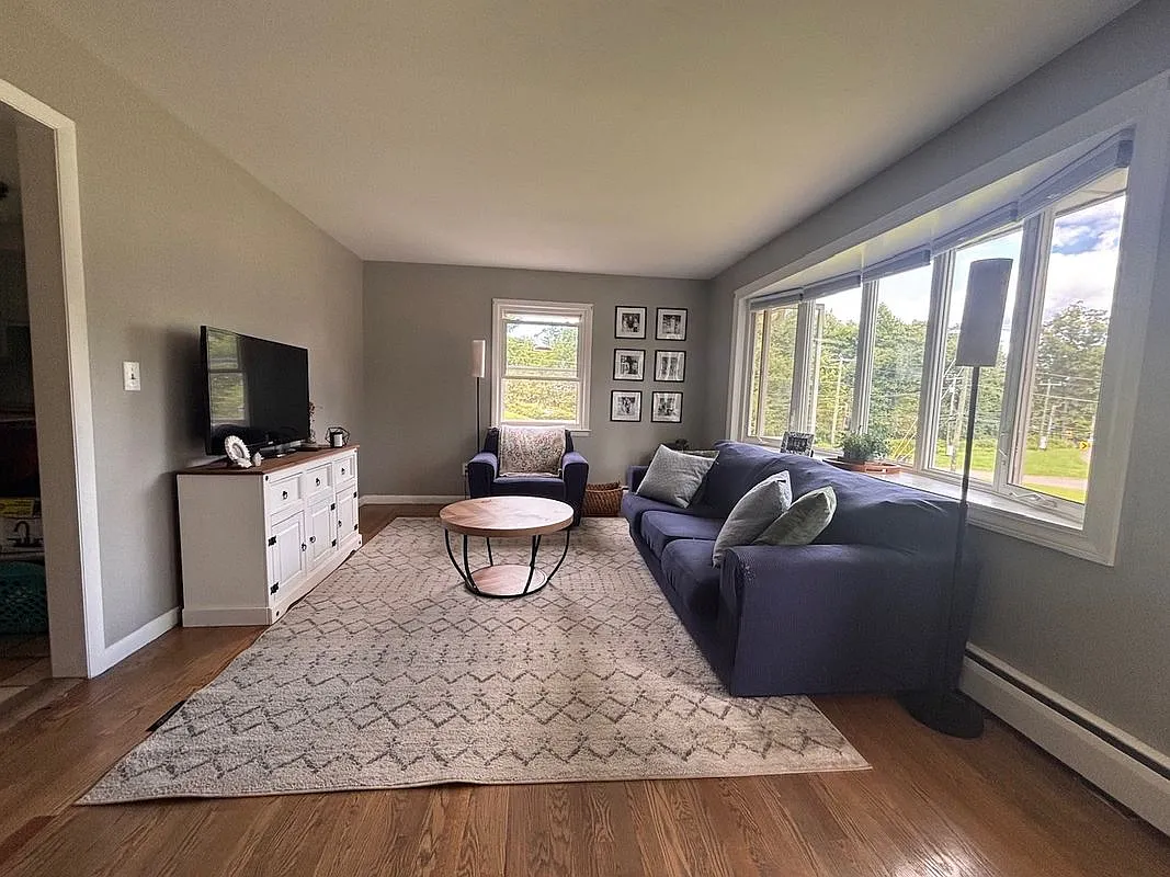 3 bed, 1.0 bath, 1008 sqft, $2,800 — Photo 4