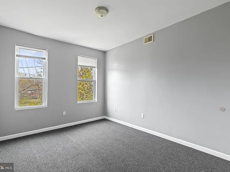 1209 Dukeland St — Photo 8