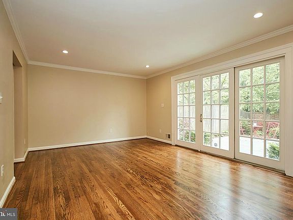 5th image of 6808 Melrose Dr