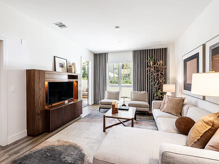 Hollywood Park Residences — Photo 30