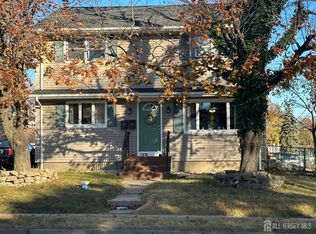 55 Silver Lake Ave, Edison, NJ 08817
