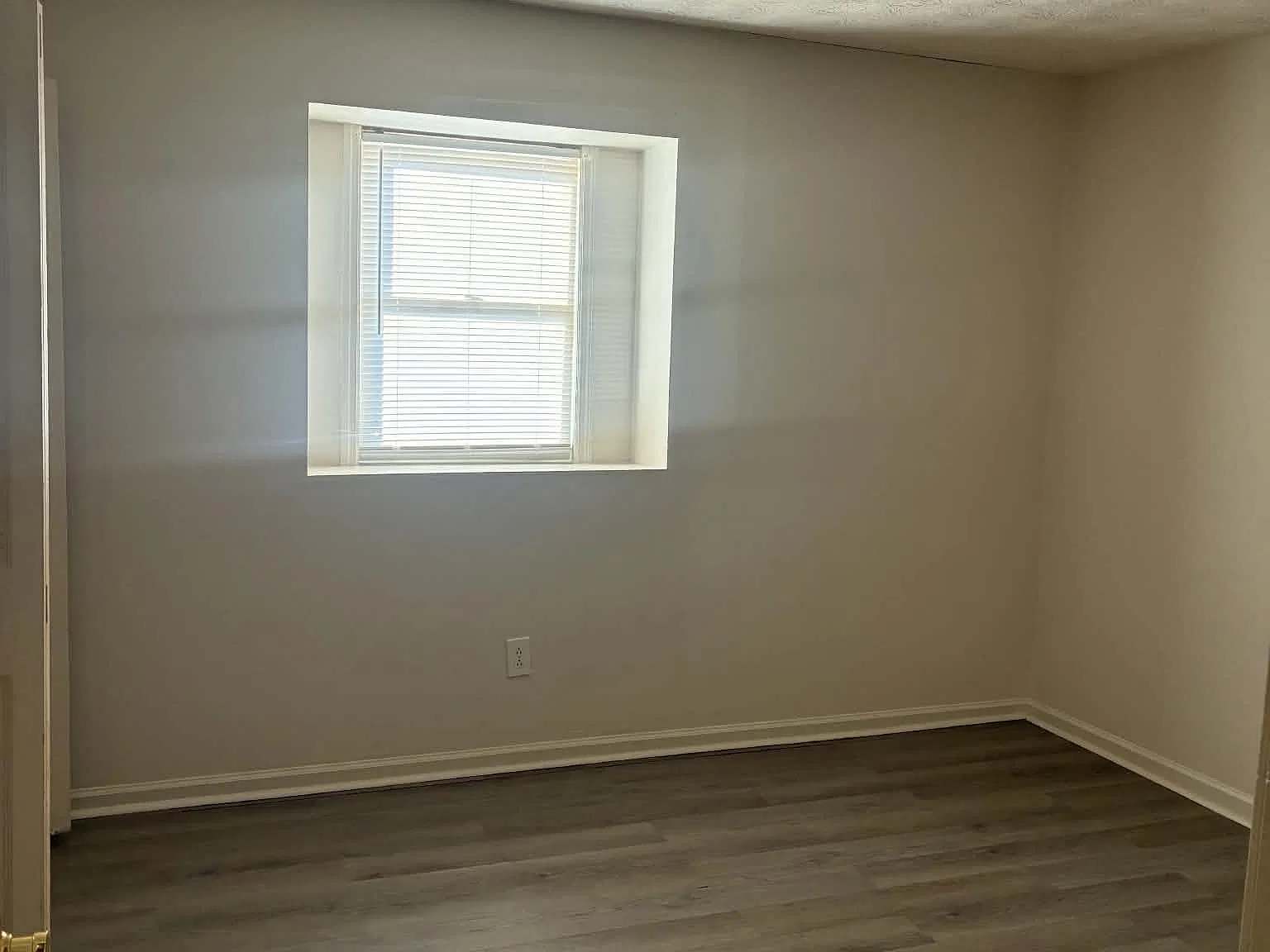 2 bed, 1000 sqft, $975 — Photo 4