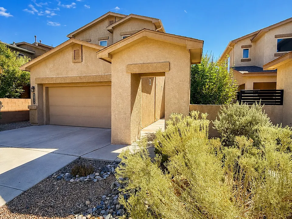 8936 Mission Ridge Dr NW