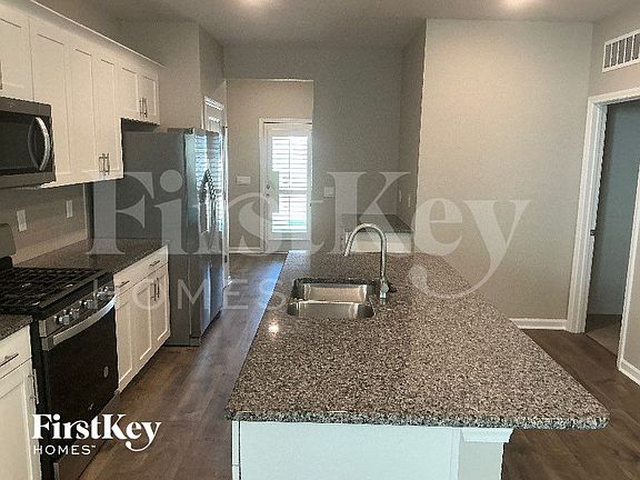 3rd image of 636 Juniper Berry Rd