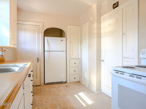 3rd image of 963 S Center St