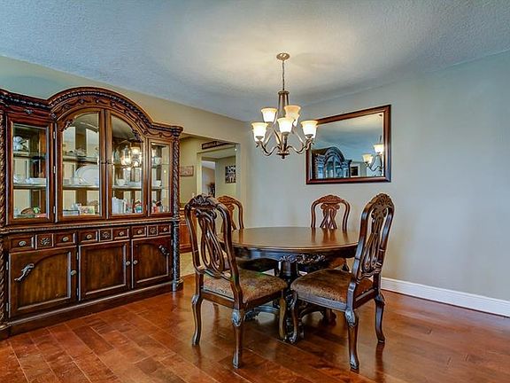 4th image of 2676 Gleneagles Dr