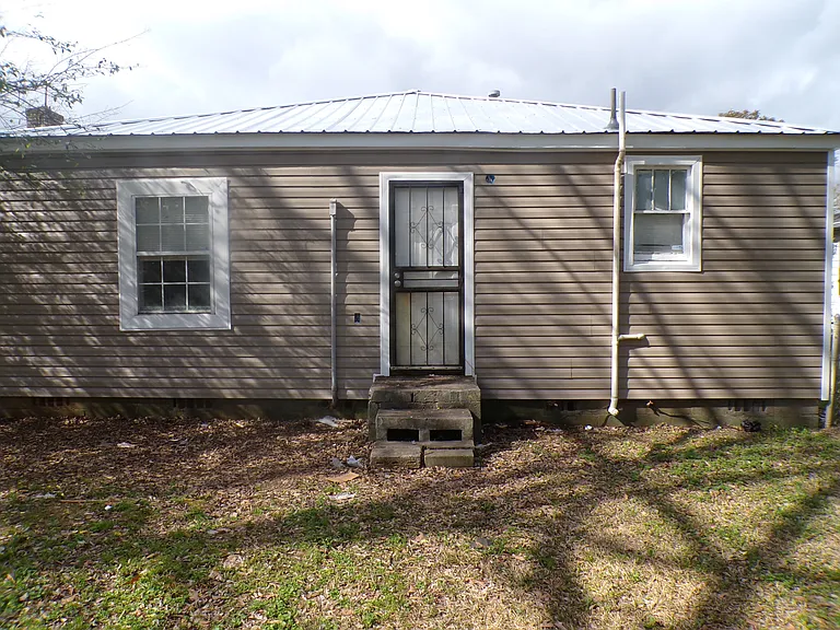 407 S Park Rd SW — Photo 2