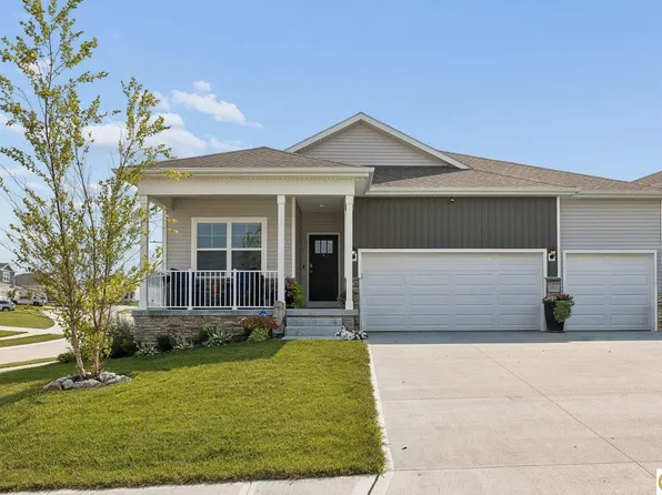17511 Virginia St, Omaha, NE 68136