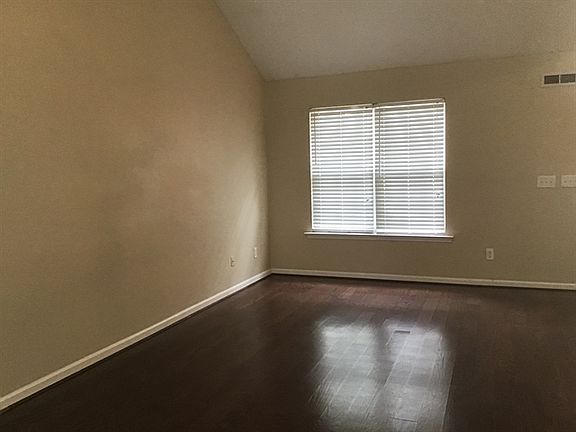 3rd image of 106 Ontario Court