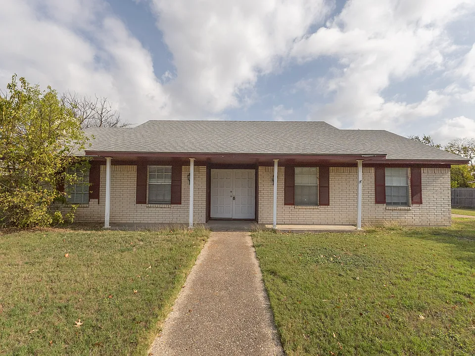 444 Lindenwood Ln W