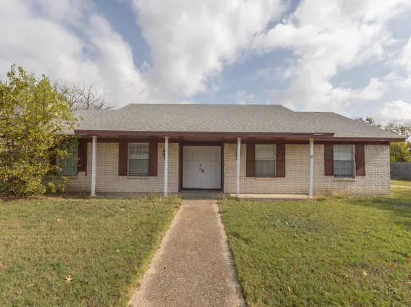 444 Lindenwood Ln W, Hewitt, TX 76643