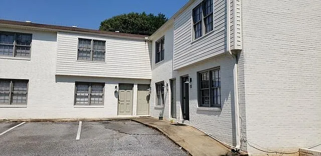 820 College Ave #10 — Photo 3