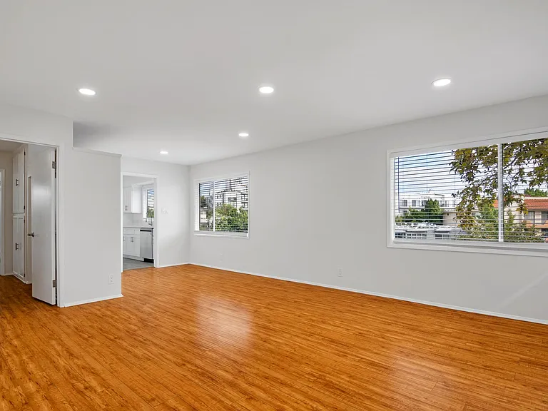1607 Manning Ave #6 — Photo 2