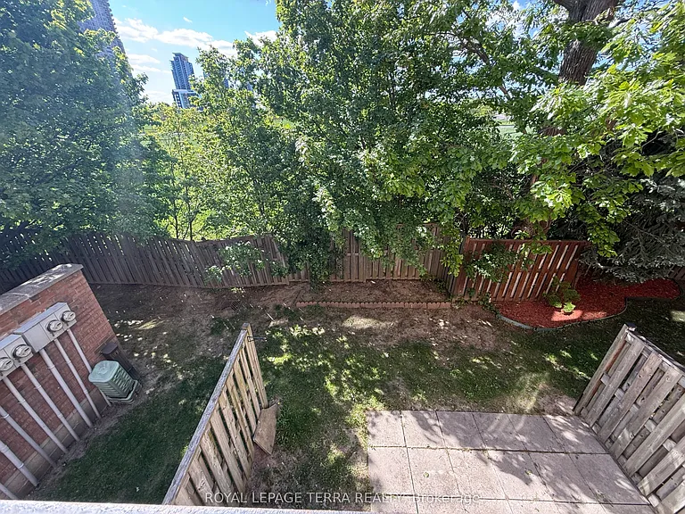 80 Acorn Pl #16 — Photo 16