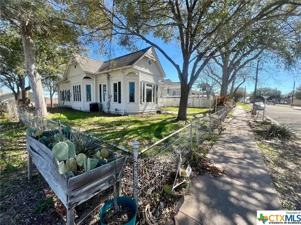 221 N Avenue D, Shiner, TX 77984