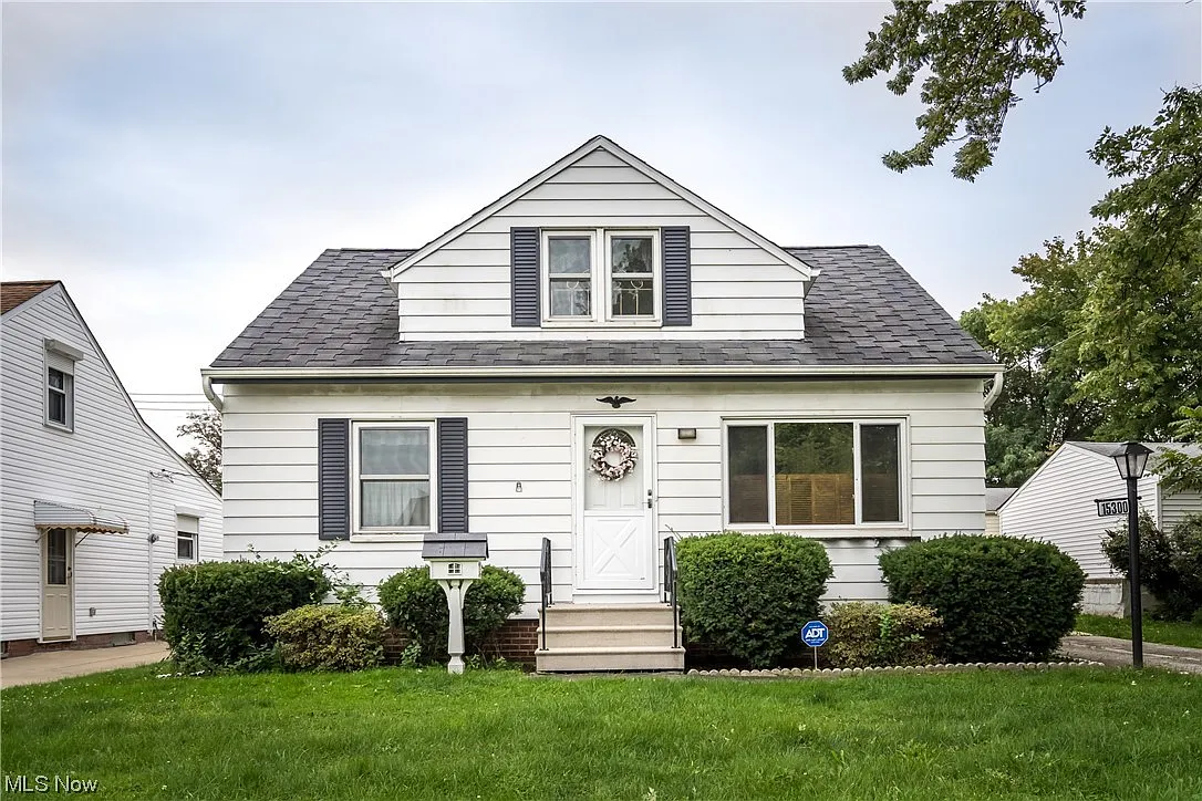 15300 Northwood Ave photo 1
