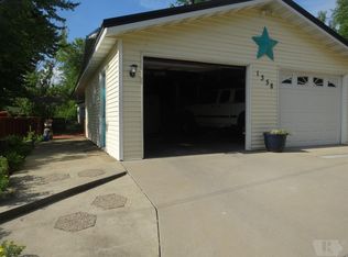 1358 Wilson Ave, Brooklyn, IA 52211