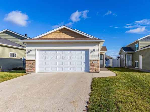 6120 35th St S, Fargo, ND 58104