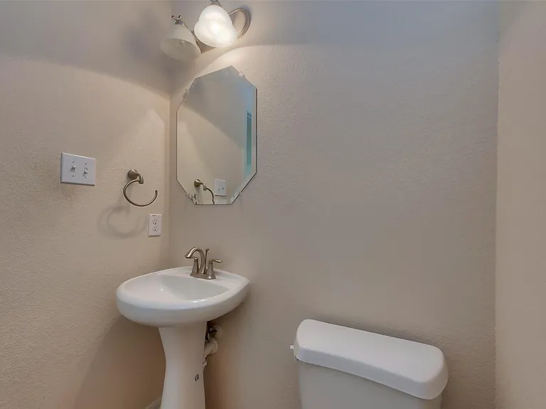6906 Patterson Dr — Photo 15