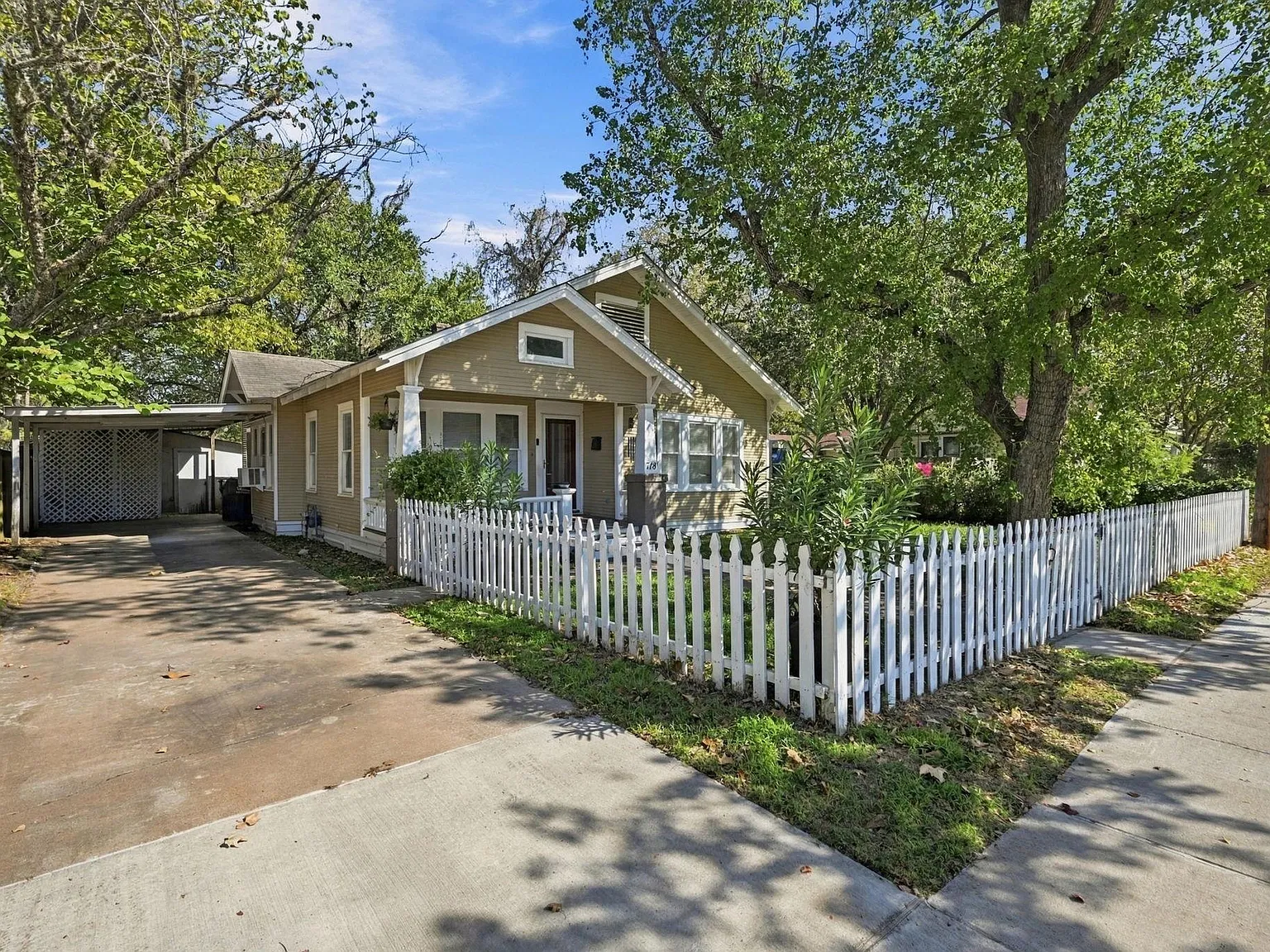 3 bed, 1.0 bath, 1305 sqft, $1,250 — Photo 3