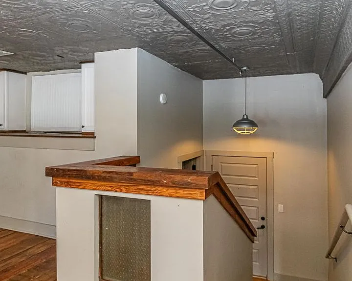 215 Nash St E — Photo 25