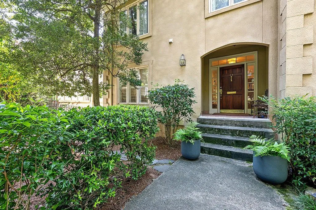 5 bed, 3.5 bath, 4092 sqft, $5,400 — Photo 3