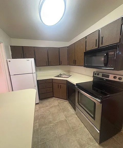 Hickory Hills Condominiums — Photo 34