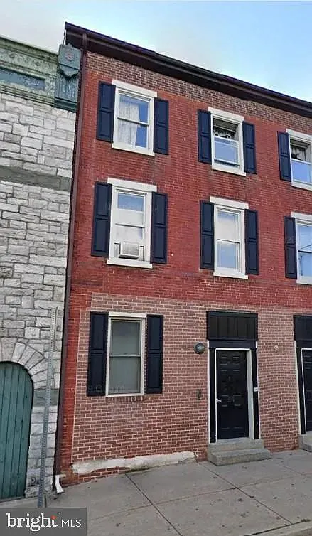 3 bed, 1.0 bath, 1000 sqft, $1,450 — Photo 1