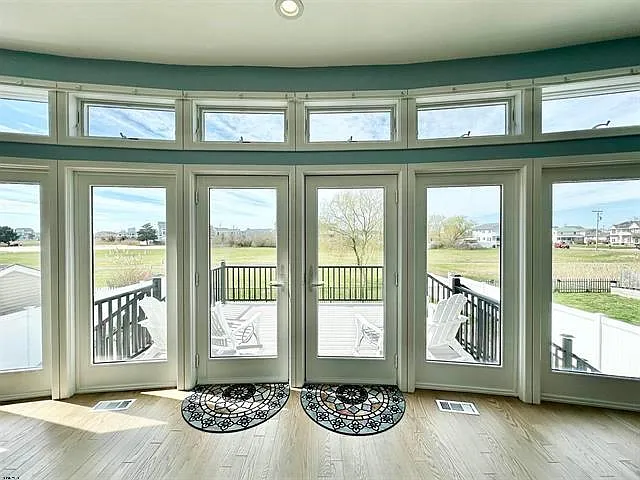 136 Lincoln Dr — Photo 13