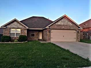 707 SW Summit Chase Rd, Bentonville, AR 72712