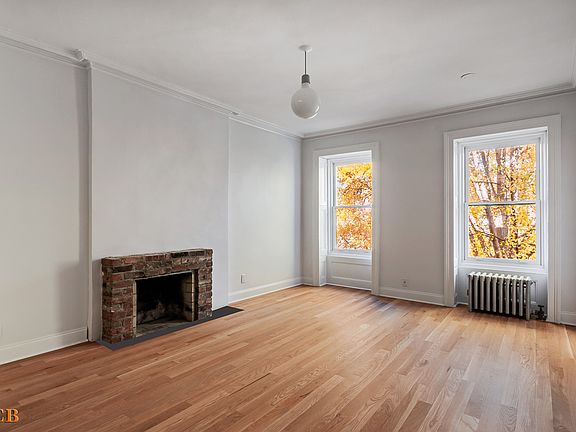 4th image of 398 Sackett St #2
