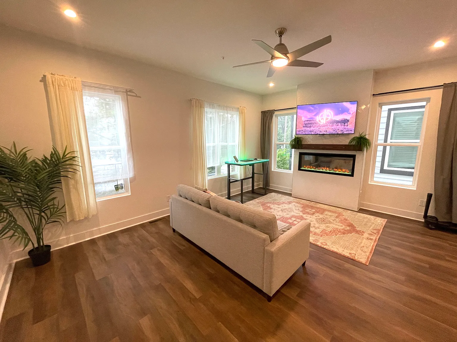 4 bed, 2540 sqft, $1,200 — Photo 2