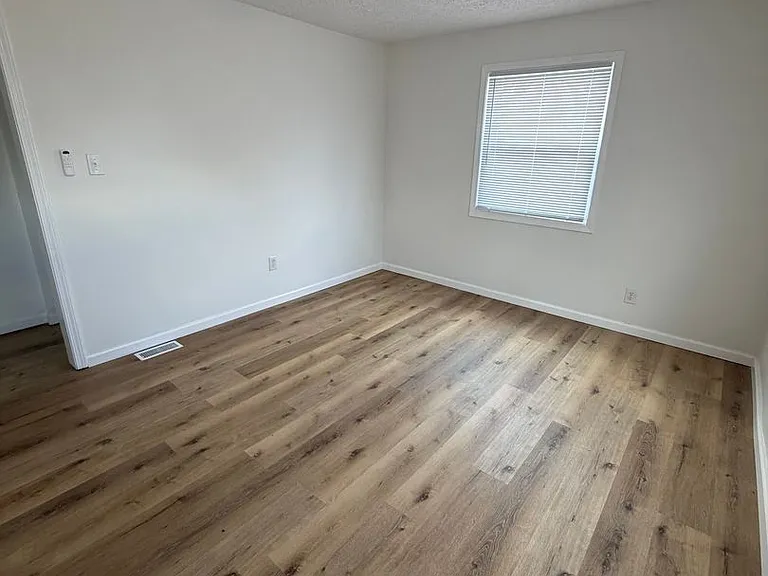 405 E Cowing Dr — Photo 6