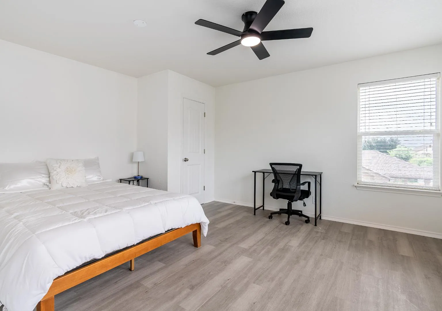 4 bed, 3.5 bath, 3114 sqft, $715 — Photo 1