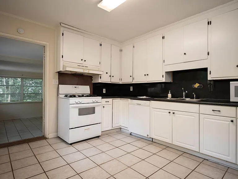 175 Habersham Way — Photo 11
