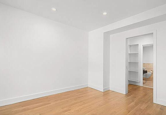 4th image of 116 W 22nd St Ph A