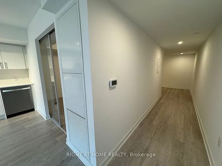 3 Strathgowan Ave #224 — Photo 12