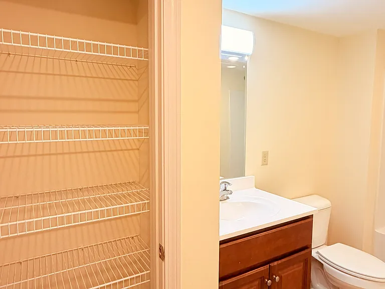 191 College St #203 — Photo 36