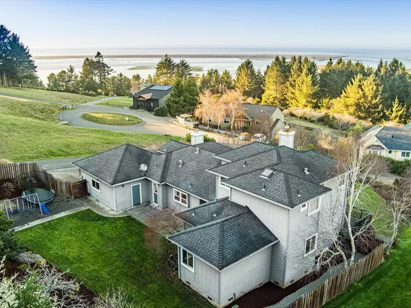 111 Evergreen Ln, Eureka, CA 95503