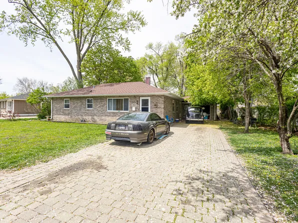 211 Tee Rd, Carpentersville, IL 60110
