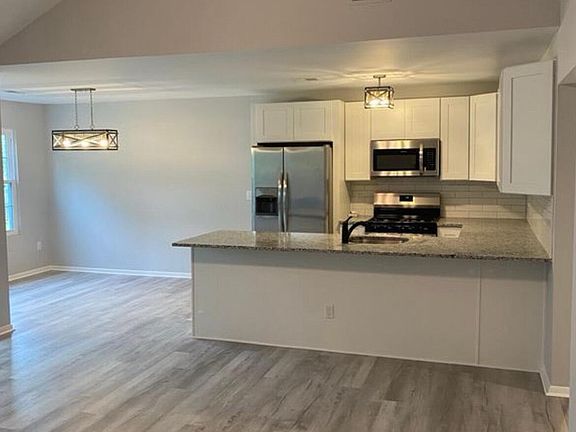 4th image of 1415 Waters Edge Dr