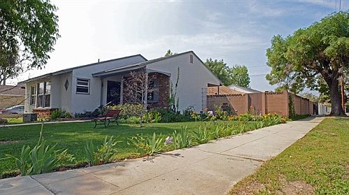 2nd image of 10153 Gaynor Ave