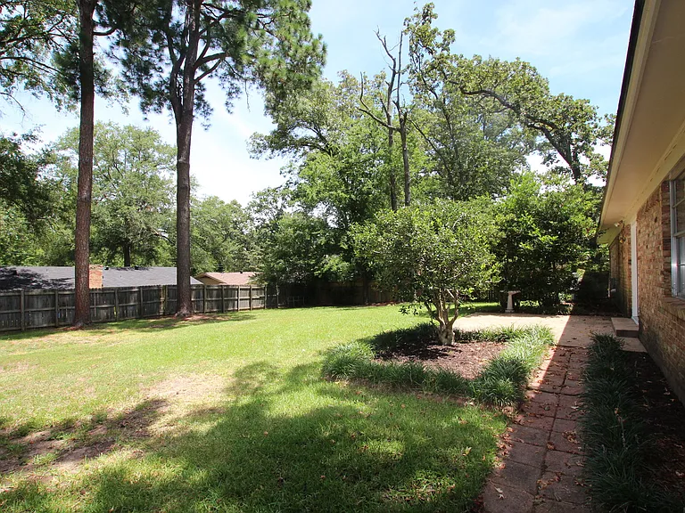 2930 Williamsburg Dr — Photo 27