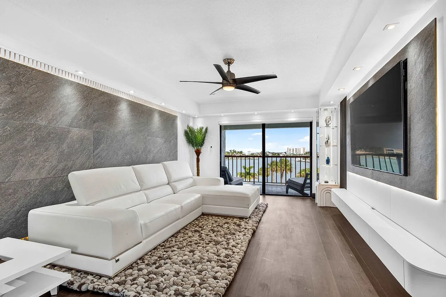 2 bed, 2.0 bath, 1399 sqft, $6,956 — Photo 2