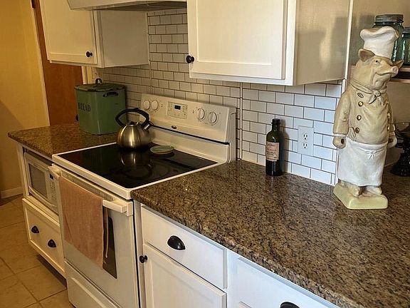 3rd image of 402 Daniels St