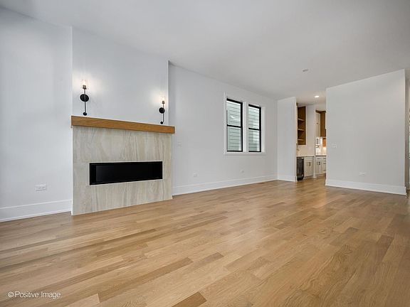 2nd image of 2712 N Magnolia Ave